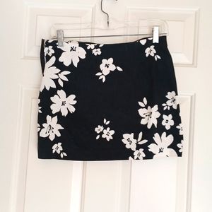 Express Stretch Black/White Floral Skirt, size 5/6